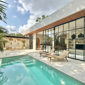 https://the-dreamland-by-the-young-villas.ubudhotelsnow.com